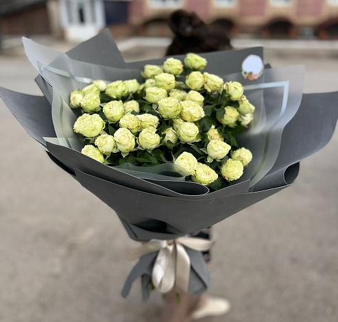 Букет Белые кустовые розы Солинеро в Оленино